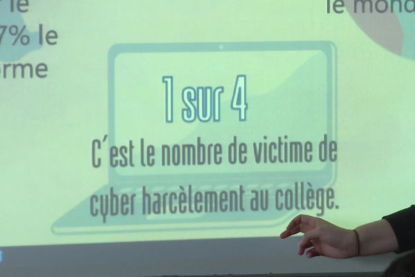 Le Yalla Tour, à l'initiative de l'Association Soeur Emmanuelle, a pour objectif de sensibiliser les écoliers sur le harcèlement scolaire