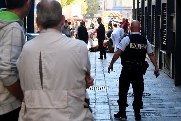 La scène s'est déroulée à côté de la mairie de Rodez