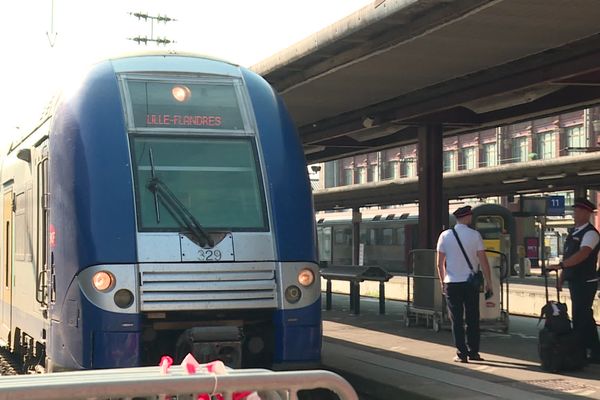 Un TER en gare de Lille Flandres.