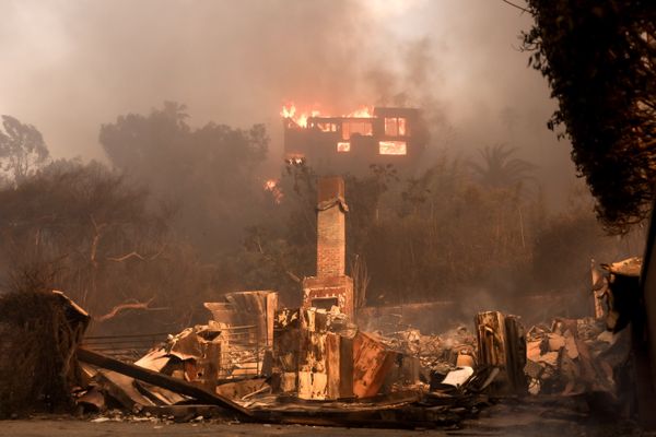 Une maison en feu à Malibu, Californie, aux Etats Unis, le 8 janvier 2025. 