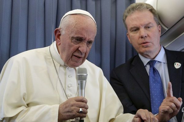 Le Pape François, dans l'avion qui le ramène d'Irlande, s'est adressé aux journalistes au cours d'une conférence de presse