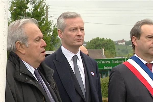 Photo : Jean-Louis Destans (à gauche) aux cérémonies du 8 mai 2017 d'Evreux, aux côtés de Bruno Le Maire et de Guy Lefrand.