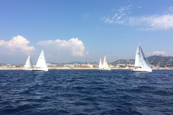 La météo clémente a accueilli le départ des bateaux ce dimanche.