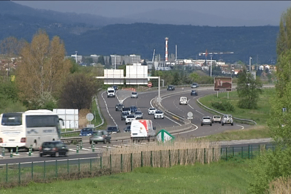 La mise à 2x3 voies de l'A75 devrait coûter 170 millions d'euros. Elle permettra de désengorger le sud de Clermont-Ferrand aux heures de pointes ou lors des départs en vacances.   