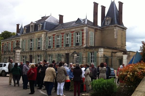 Une manifestation de soutien s'est tenue dès 12h30 ce lundi 12 mai devant le château de Saint-Loup à Brienon-sur-Armençon