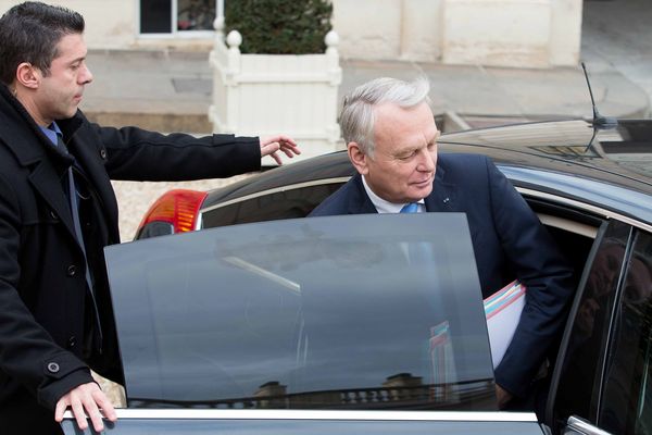 Le Premier Ministre Jean Marc AYRAULT sortant du Conseil des Ministres, ce vendredi 3 janvier