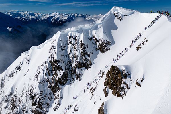 Le coup d'envoi de la Pierra Menta 2024, course de ski-alpinisme, a été donné ce mercredi 13 mars depuis Arêches-Beaufort, en Savoie.