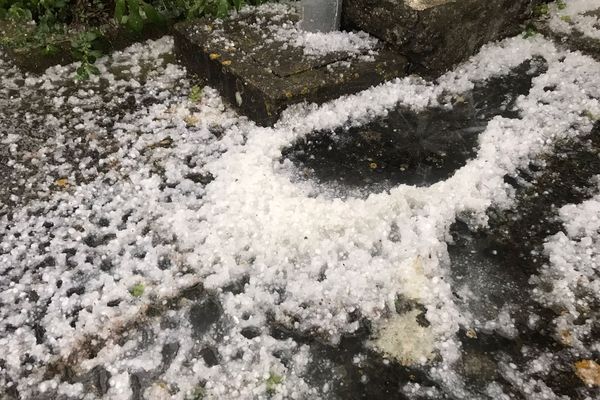 Un orage de grêle s'est abattu sur Carcassonne, lundi 1er avril en fin de journée.