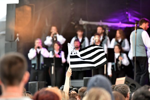 Le bagad de Vannes au festival La Nuit des Etoiles à Tréflez dans le Finistère en août 2018.