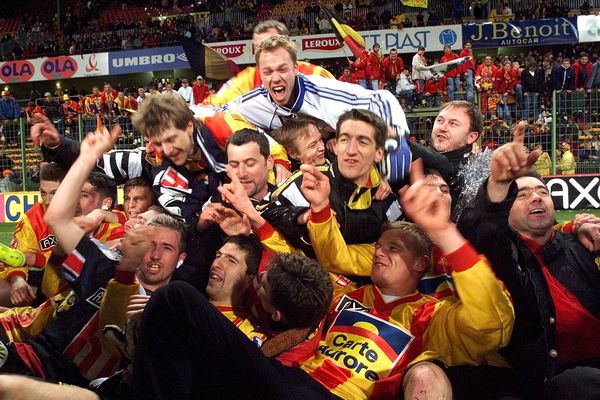 La joie des Calaisiens en demi-finale de la Coupe de France 2000 face à Bordeaux à Bollaert