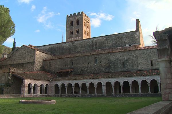 L’abbaye de Saint-Michel de Cuxa, dans les Pyrénées-Orientales. Ce monastère bénédictin, situé au pied du Canigou, à Codalet, date du XIIe siècle.