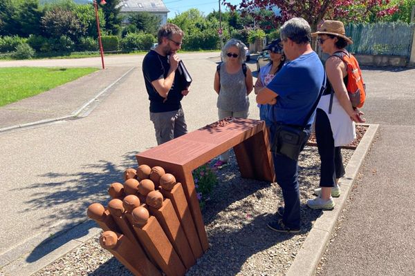 Une fratrie sur les traces de la douloureuse histoire de leurs grands-parents.