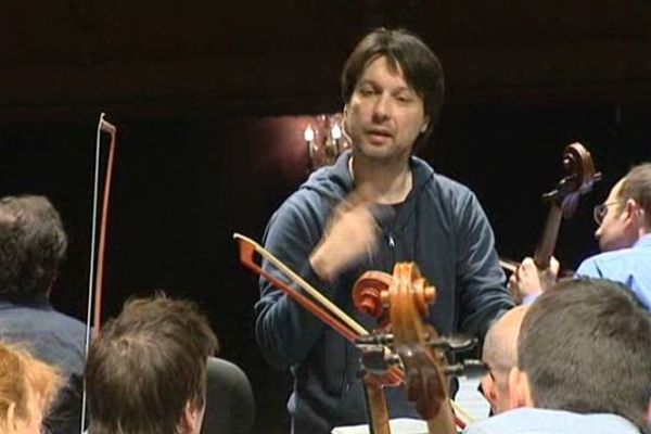 Roberto Fores Veses vient d'être reconduit dans ses fonctions pour 3 ans à la direction de l'Orchestre d'Auvergne. 