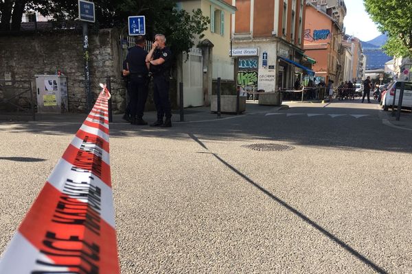 VIDEO. Grenoble : Une Fusillade éclate Sur La Place Saint-Bruno En ...