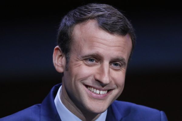 Emmanuel Macron lors d'un discours devant l'association des maires de Franc (AMF)