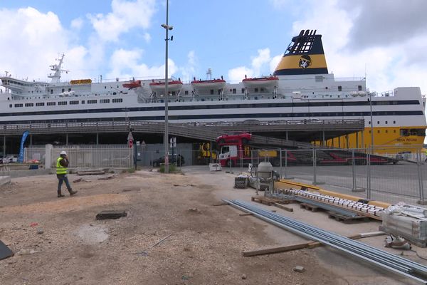 Les branchements électriques en cours d'installation sur le port de Toulon permettront d'alimenter trois paquebots en même temps pendant des escales supérieures à 2 heures.