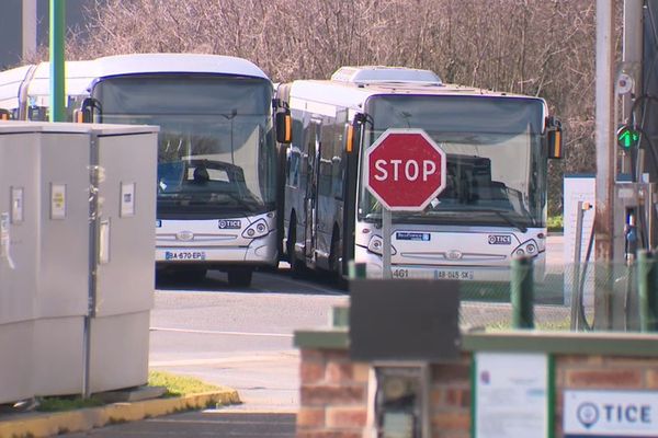 Des bus garés dans l'actuel dépôt de bus de Bondoufle