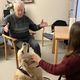 La présence du chien permet aux résidents de l'EHPAD de se rappeler de souvenirs cocasses de leur jeunesse.