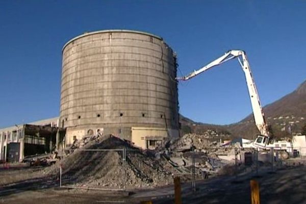 démantèlement du dernier réacteur du CEA de Grenoble, en janvier 2013