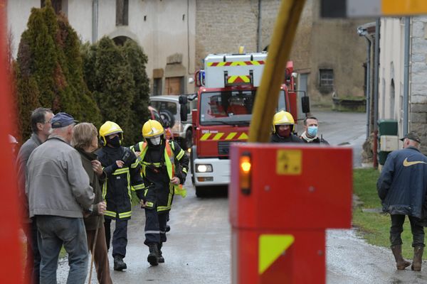 Un incendie a ravagé un hangar agricole à Sablons-sur-Huisne (Orne), dimanche 23 juin.