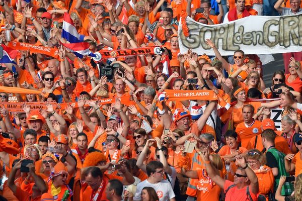 Une marée "Oranje", le 25 juin à Rennes.