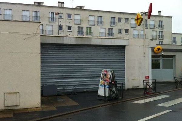 Le bureau de tabac de la rue du Géneral de Galambert braqué en début de semaine n'a pas réouvert. Le gérant Eric Lorgeoux est toujours hospitalisé.
