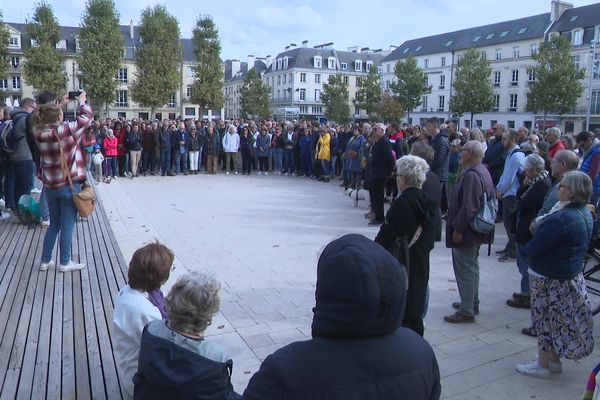 Plusieurs centaines de personnes ont répondu à lappel de l'intersyndicale de l'éducation ce dimanche à Caen