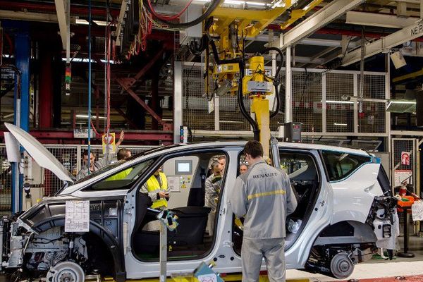 Assemblage d'un Espace dans l'usine Renault de Douai