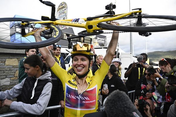 Katarzyna Niewiadoma lors de l'étape finale du Tour de France féminin le 18 août 2024 à L'Alpe d'Huez