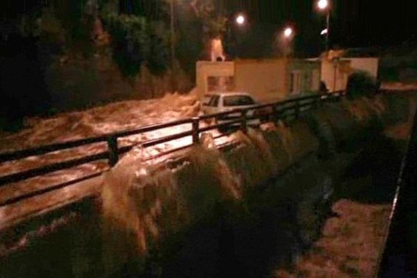 inondations au cadereau du campanier à Nîmes - 10 octobre 2014