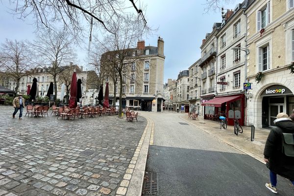 Place du Marché, à Poitiers.