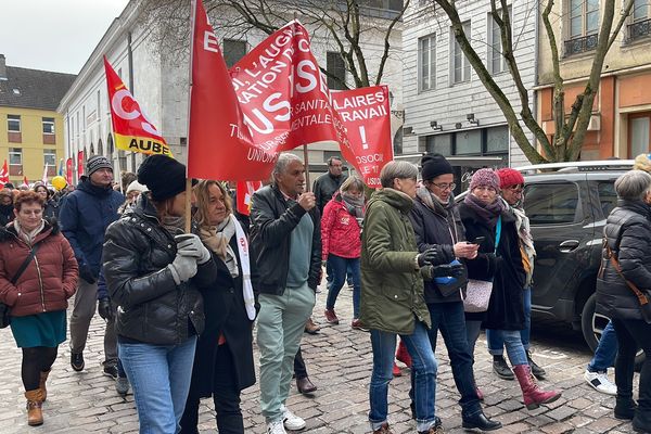 Les manifestants était près de 4500 ce jeudi 19 janvier dans les rues de Troyes (Aube) contre le projet de réforme des retraites. Parmi eux de nombreux enseignants.