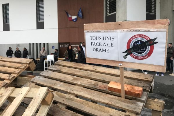 Le blocage a été mis en place dès 6h ce mercredi 15 mai à Luynes.