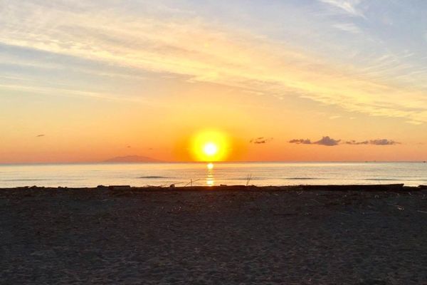 Lever de soleil, plage de la Marana, près de Bastia (Haute-Corse). 