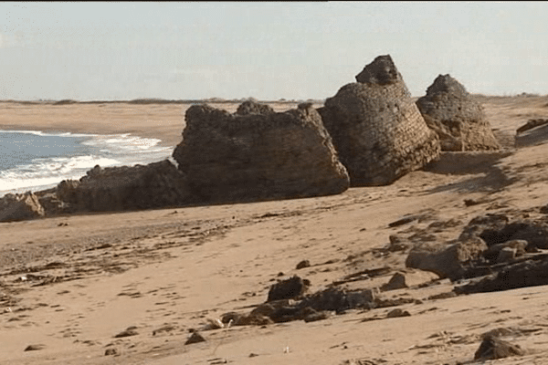 Il avait été construit pour résister aux anglais, il aura finalement été vaincu par les assauts de la mer. Dans la Manche, le fortin de Réthoville n'a pas résisté à la dernière tempête.