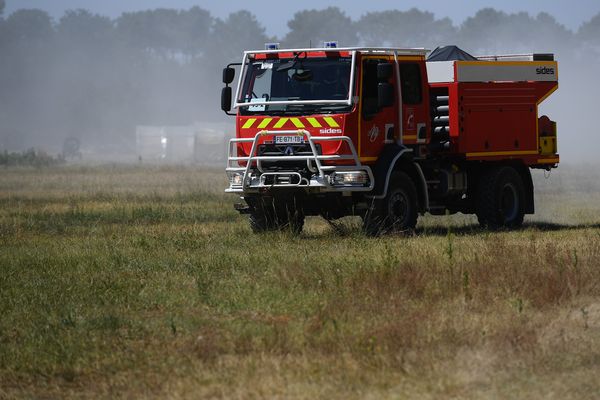 Cinq engins et vingt personnels de Haute-Garonne ont été engagés en renfort sur le front du feu de Landiras en Gironde.