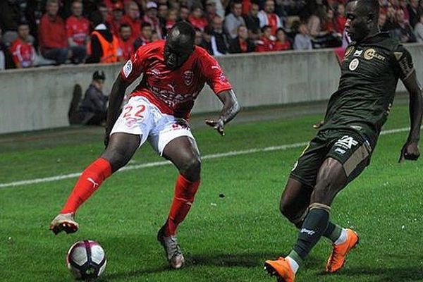 le Sénégalais Sada Thioub quitte Nîmes et signe à Angers - archives