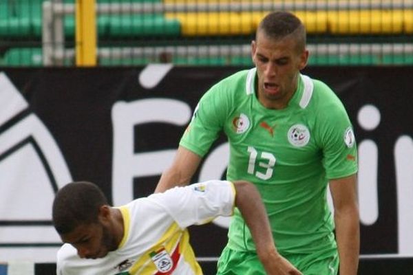 Slimani (à droite) sous les couleurs de l'équipe algérienne