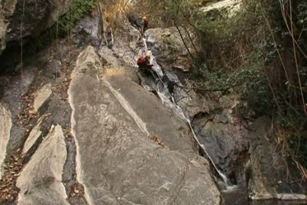 Le canyoning est un sport très prisé dans les Pyrénées-Orientales.