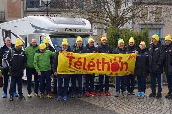 Les coureurs partent en pleine nuit de Péronne pour parcourir 1 000 kilomètres au profit du Téléthon.