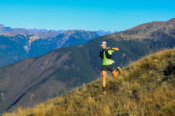 L'UTMB Nice 2024, c'est 6 000 coureurs sur cinq courses dont la mythique 100M dont le départ a été donné d'Auron vendredi midi.