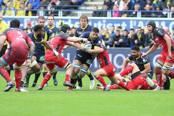 Quart de finale de la coupe d'Europe de rugby ASM-Toulon: un match très engagé au stade Marcel Michelin de Clermont-Ferrand. Victoire sans appel de l'ASM sur Toulon: 29 à 9.