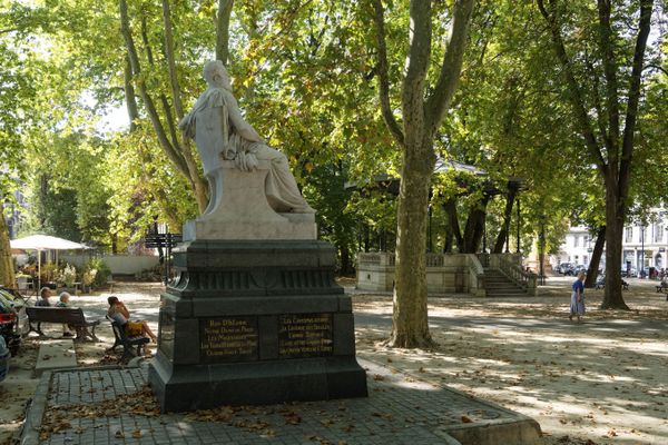 La place Granvelle de Besançon sera fermée ce mercredi matin, en raison de bourrasques de vent pouvant atteindre 80 km/h.