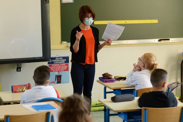 Les élèves des écoles primaires du Cher sont autorisés à tomber le masque