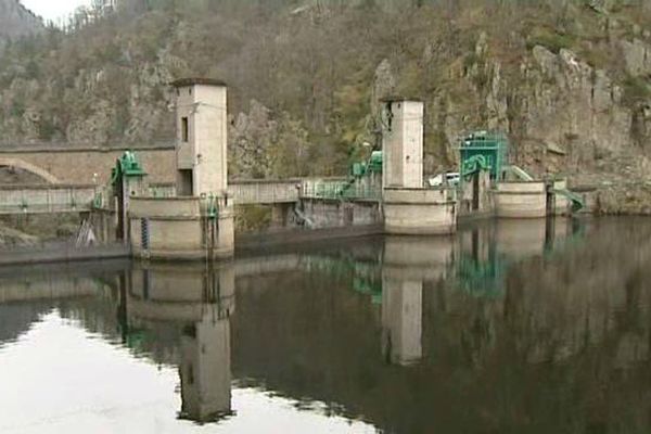 Les travaux devaient réduire la hauteur du barrage de Poutès de 17 à 5 mètres