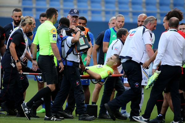 L’arbitre du match Reims-Rennes s’écroule au début de la rencontre.