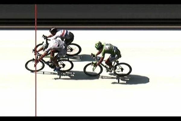 Marcel Kittel remporte la 12e étape du Tour de France en devançant de quelques centimètres le favori Mark Cavendish