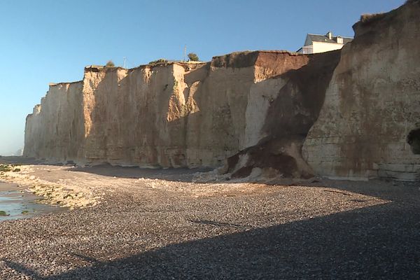 En novembre 2023, un éboulement de falaise s'était produit à Criel-sur-Mer, juste au-dessous d'un pavillon dont l'accès a été interdit par le maire.