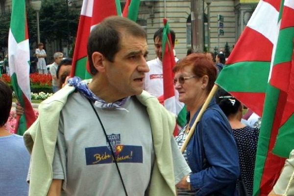 Josu Ternera lors d'une manifestation en août 2002.