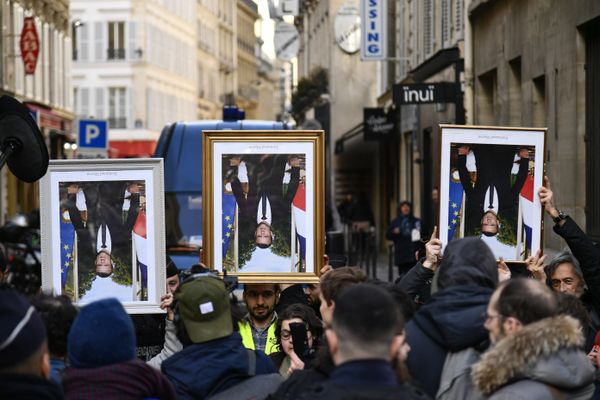 En mars 2020, des militants d’Action non violente - COP21 avaient dévoilé des portraits « réquisitionnés » d’Emmanuel Macron aux abords de Élysée.